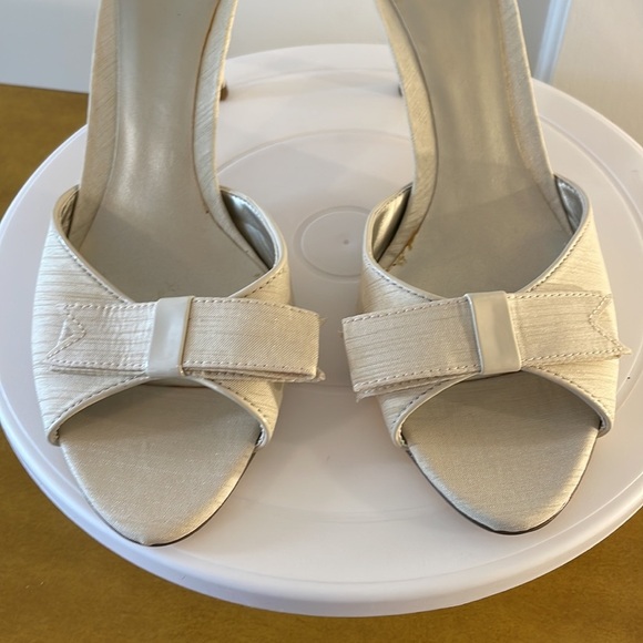 🍾Classy Mooties Tooties Ivory dress Slides Size 9 🍾 - Picture 5 of 9